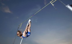 开云体育运营团队_热刺欧战前信心宣言，弗兰克扛旗斗多特，但境遇难比努诺时