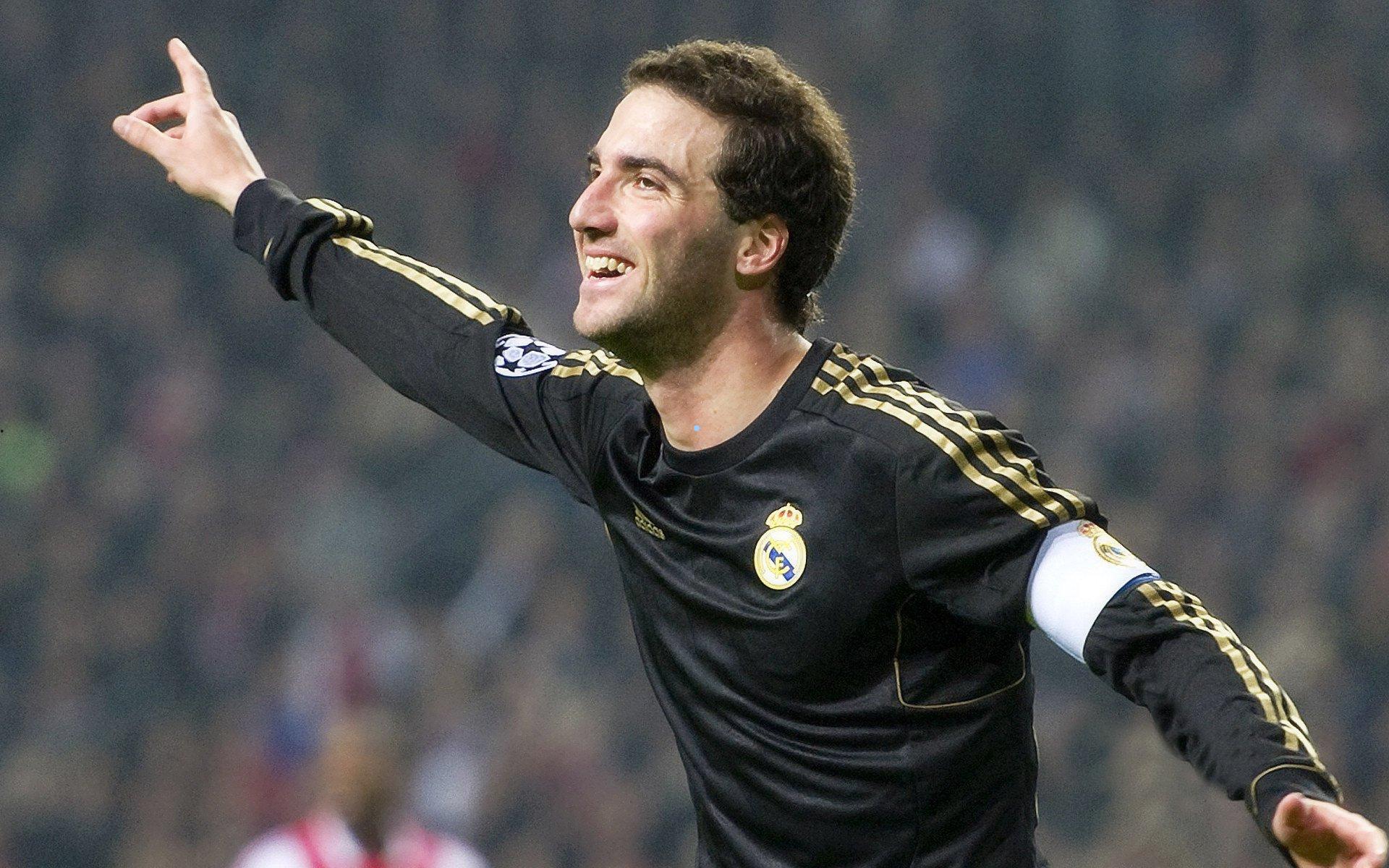 斯洛特痛陈判罚不公，利物浦屡遭侵犯却难获点球